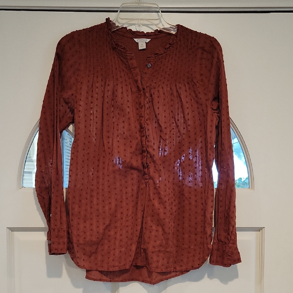 Womens Button-Front Rust Ruffle Trim Blouse